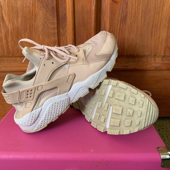 Nike Shoes - Nike Air Huarache Sneakers